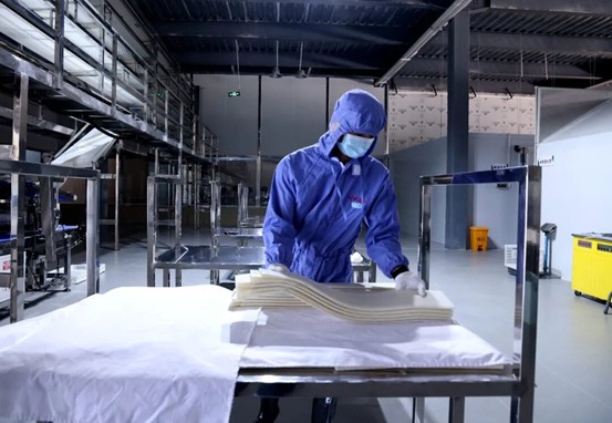 饵块米粉智能化生产车间(邓丽平 摄)