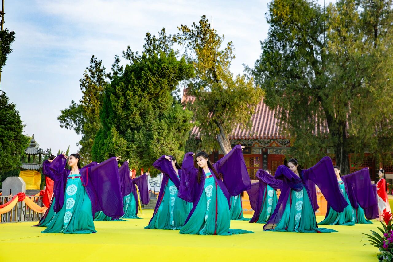 活动现场文艺展演(郭恒宇 摄)