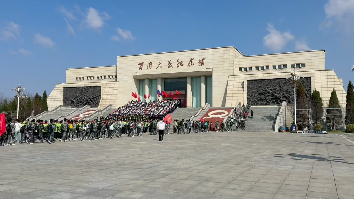 缅怀革命先烈 传承百团精神 
                                                        