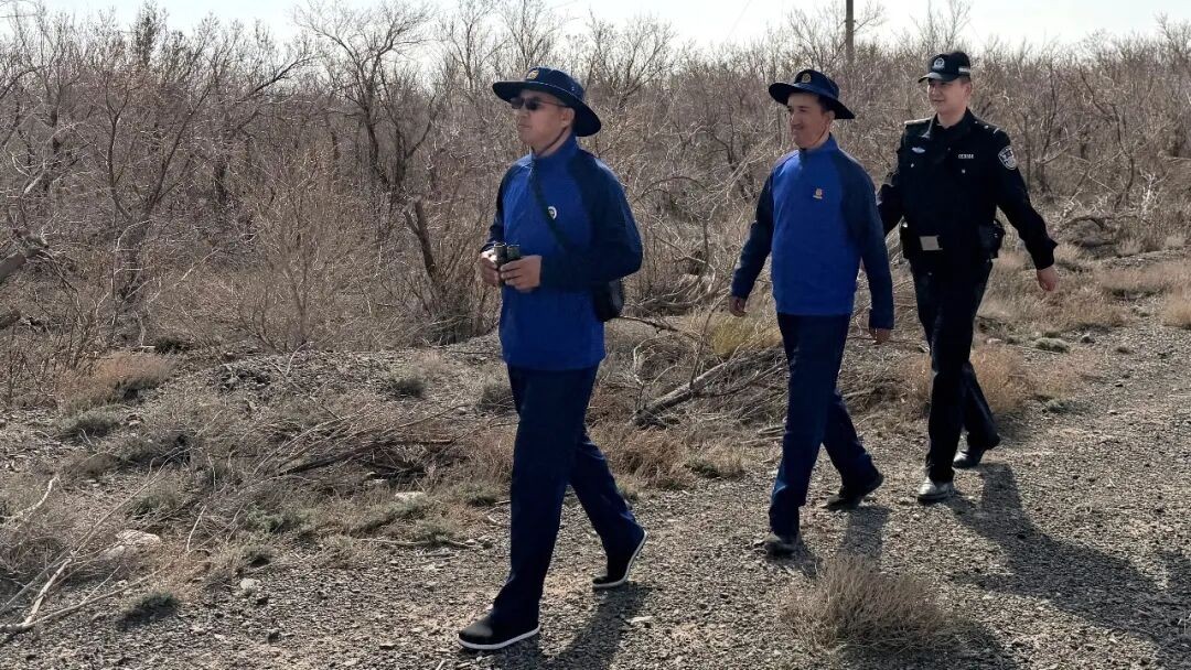 巡护队开展地面巡护(张雪 摄)