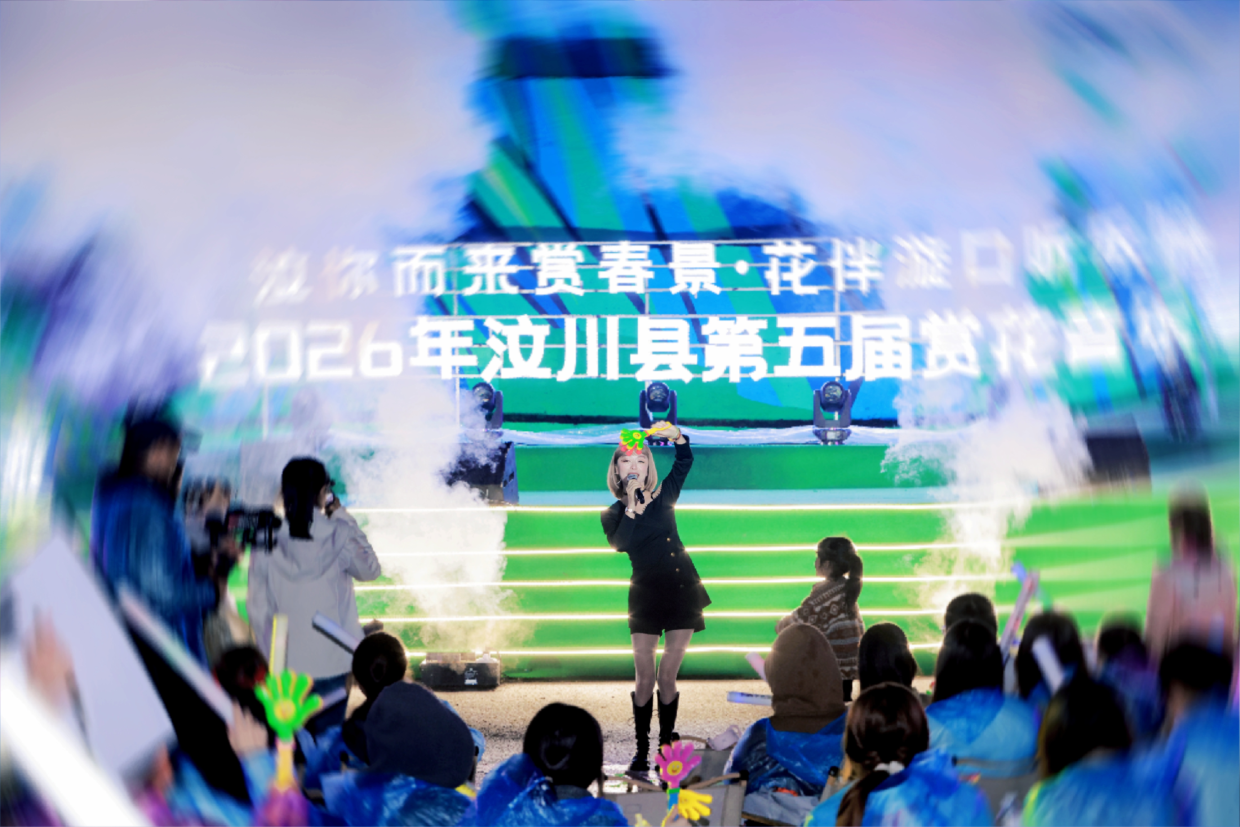 激情的夜晚(涂斌 摄)