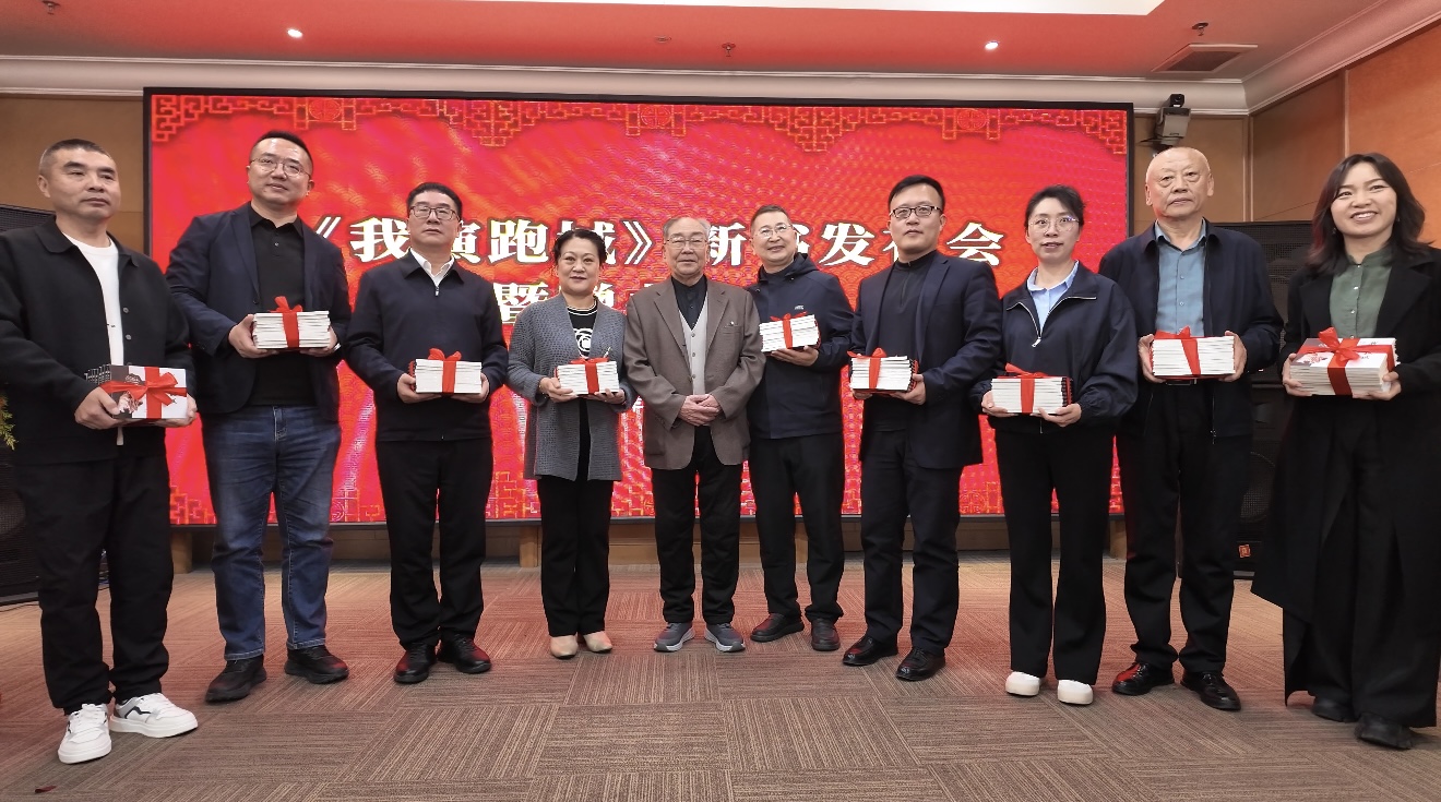 赠书仪式现场(席兆平 摄)