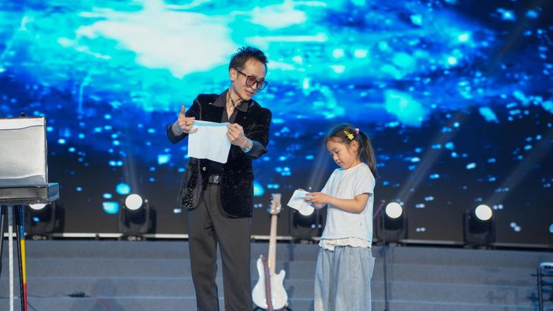 精彩魔术表演现场(管权俊 摄)
