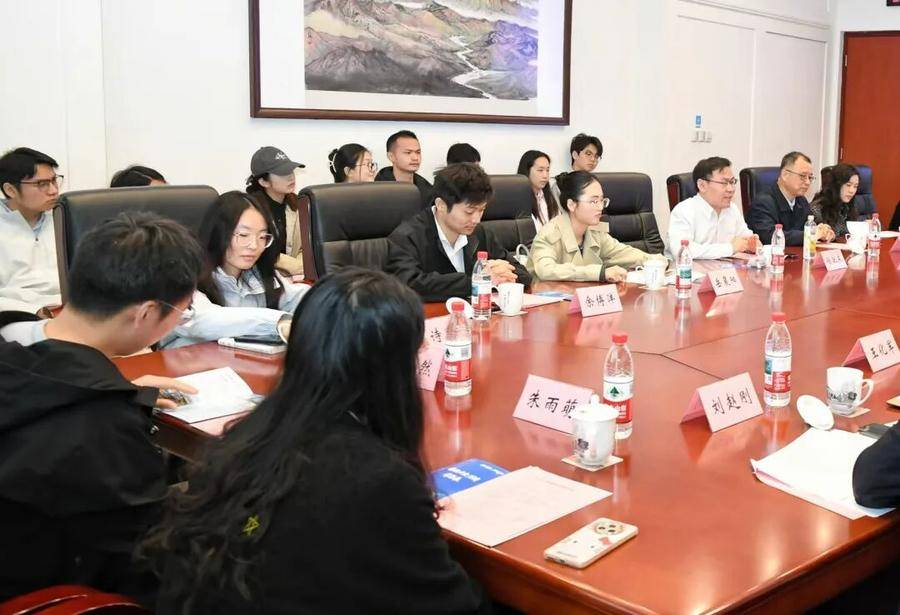 工作组在复旦大学与皖籍师生代表座谈交流(陈三虎 摄)