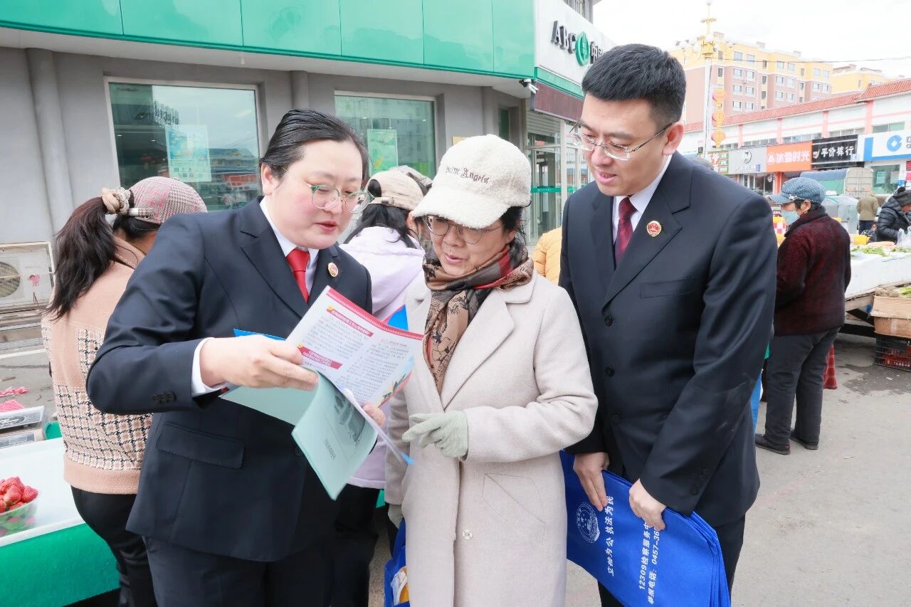普及知识产权基础知识(董云玲 摄)