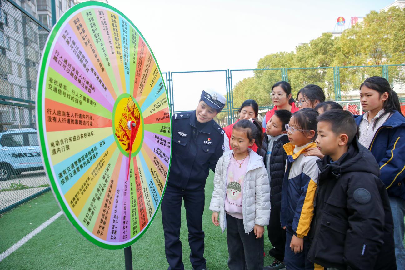 趣味互动结合知识普及网络安全(章炜 摄)