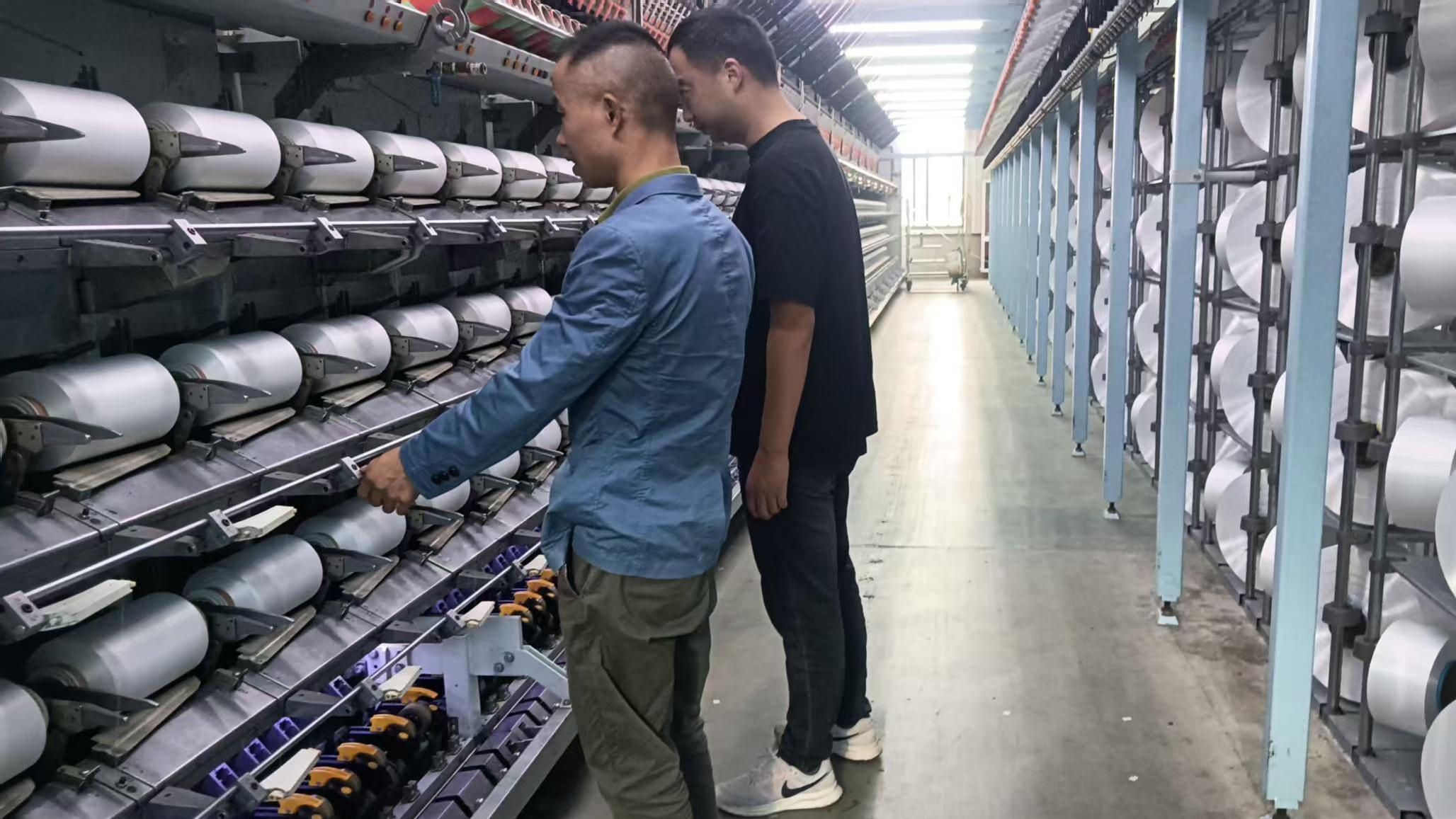杰畅纺织有限公司生产线(周海波 摄)