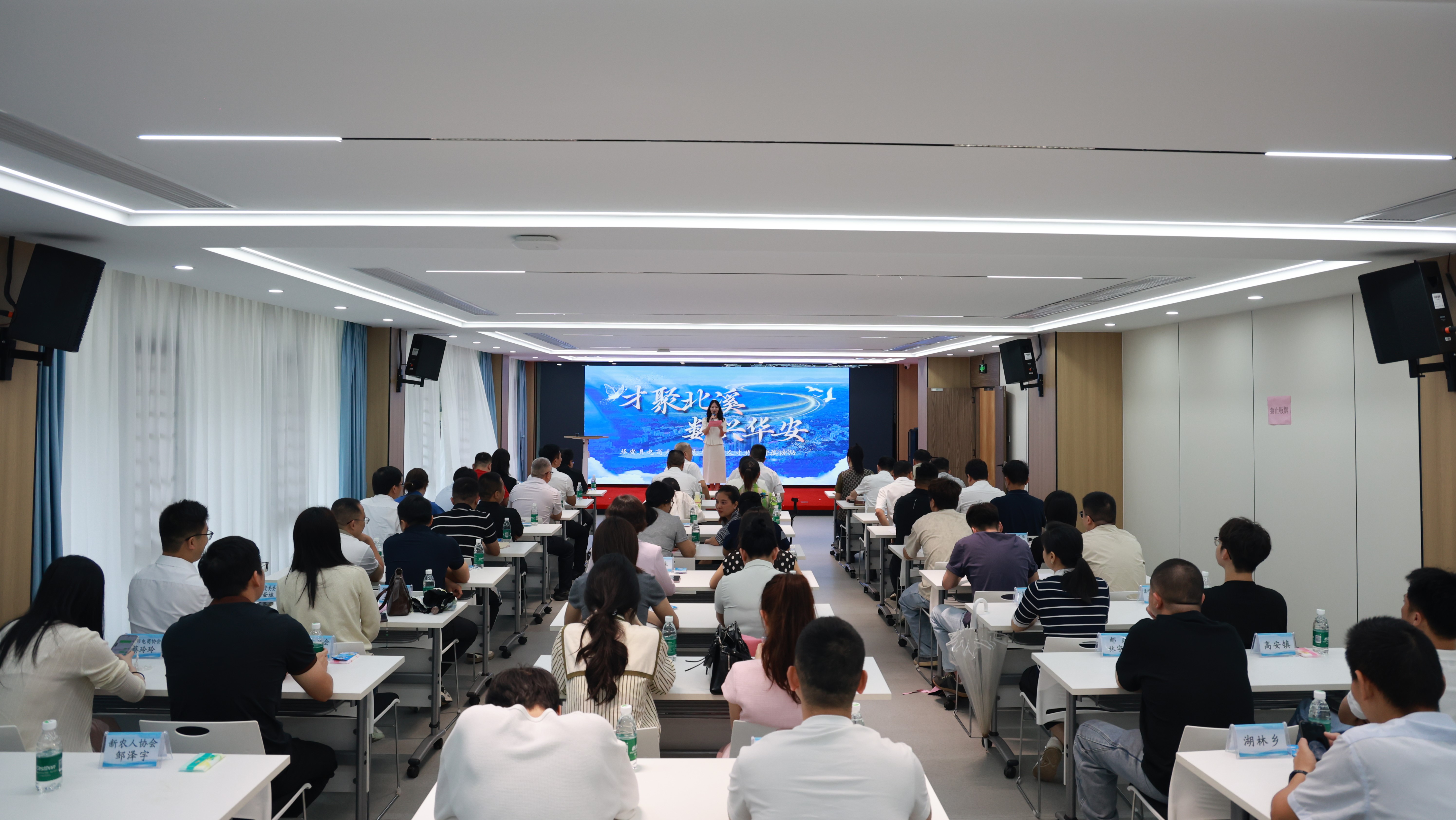 华安县电商产业发展与数字人才共建对接活动现场。(陈秀妹 摄)