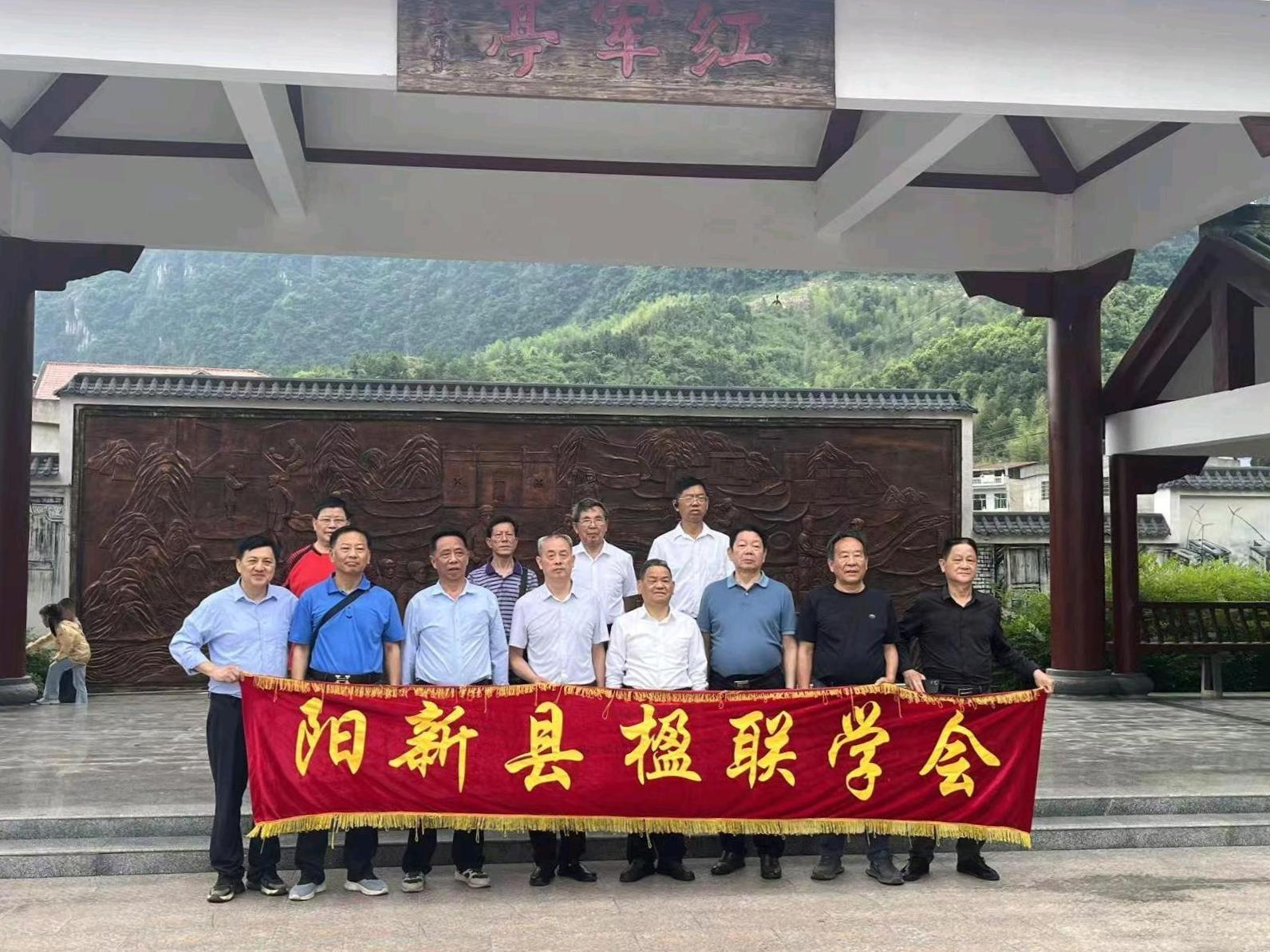 调研组一行参观红色纪念馆(石琼 摄)