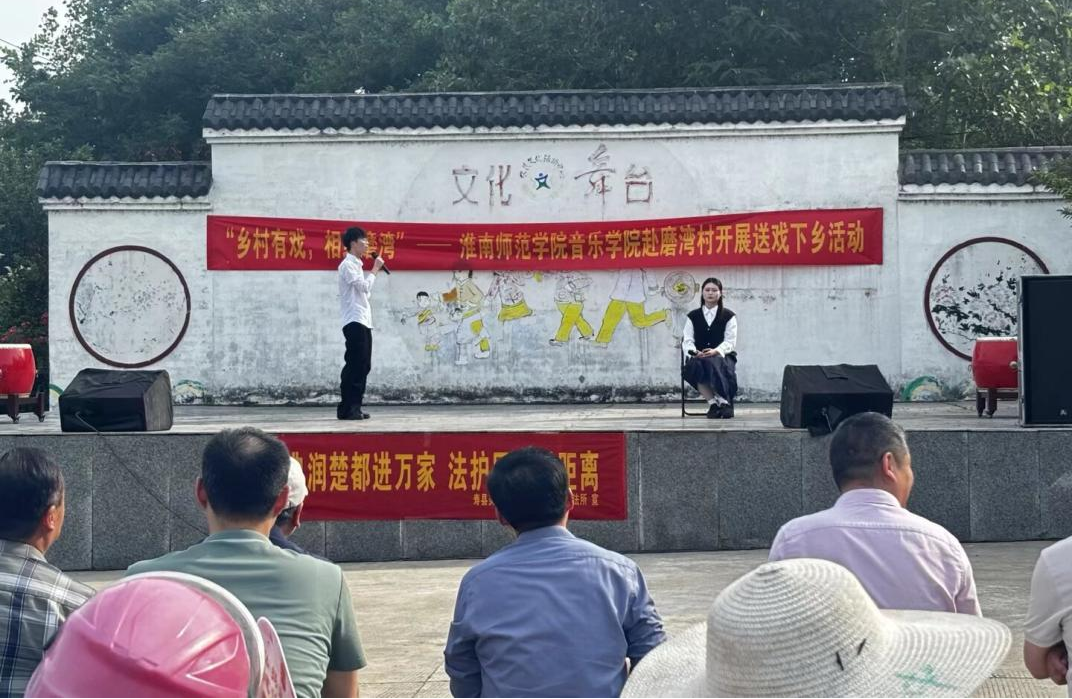 活动现场(占坤 摄)
