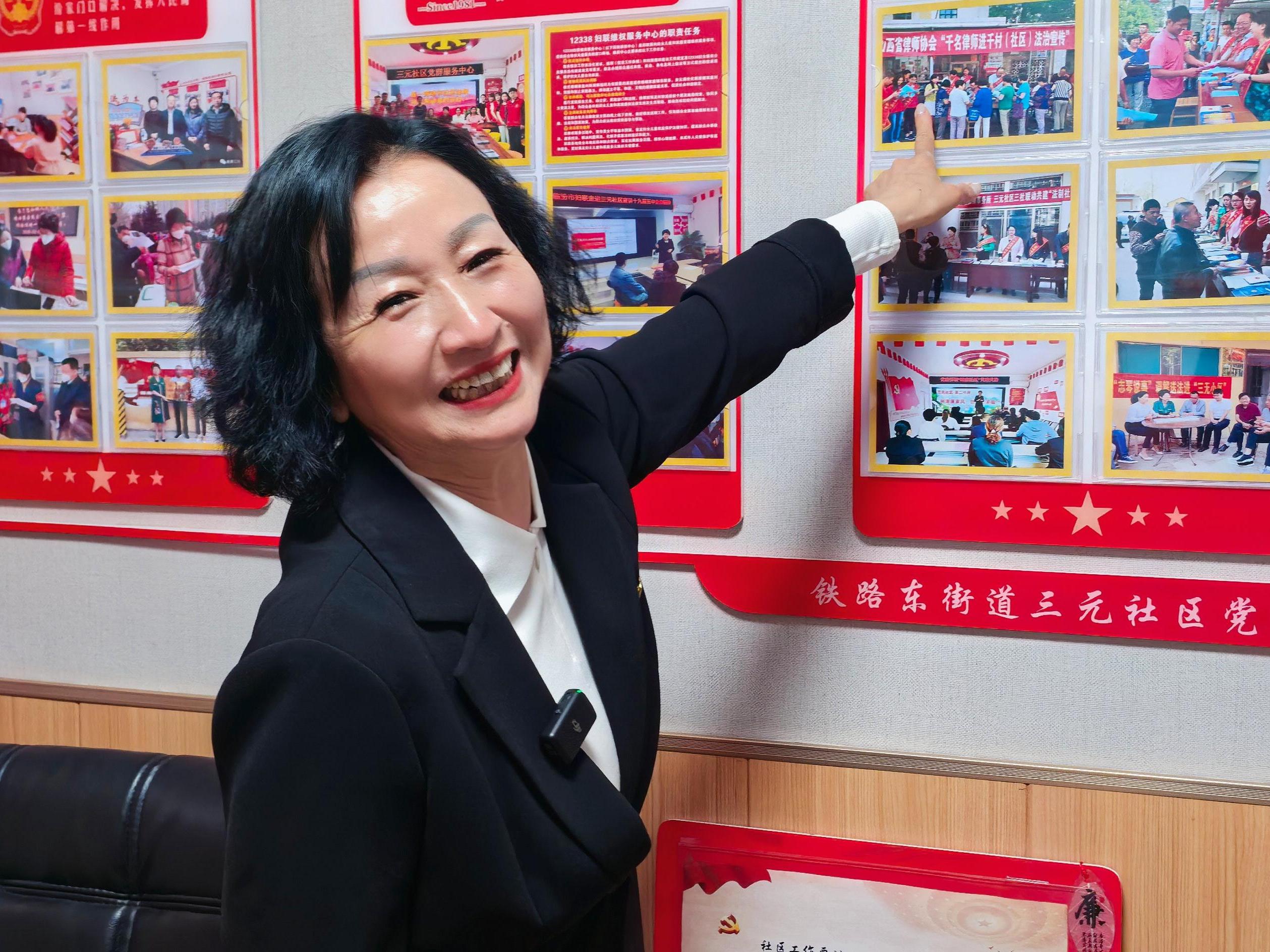 三元社区党委书记、居委会主任刘卫星(席兆平 摄)