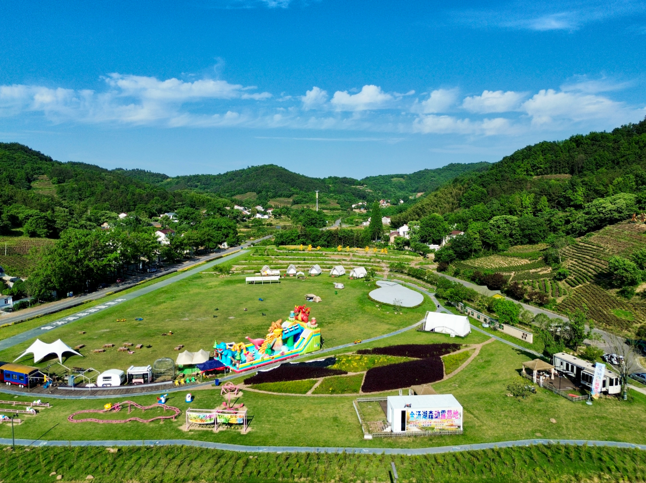 柯坦镇虎洞生态旅游区(行治和 摄)