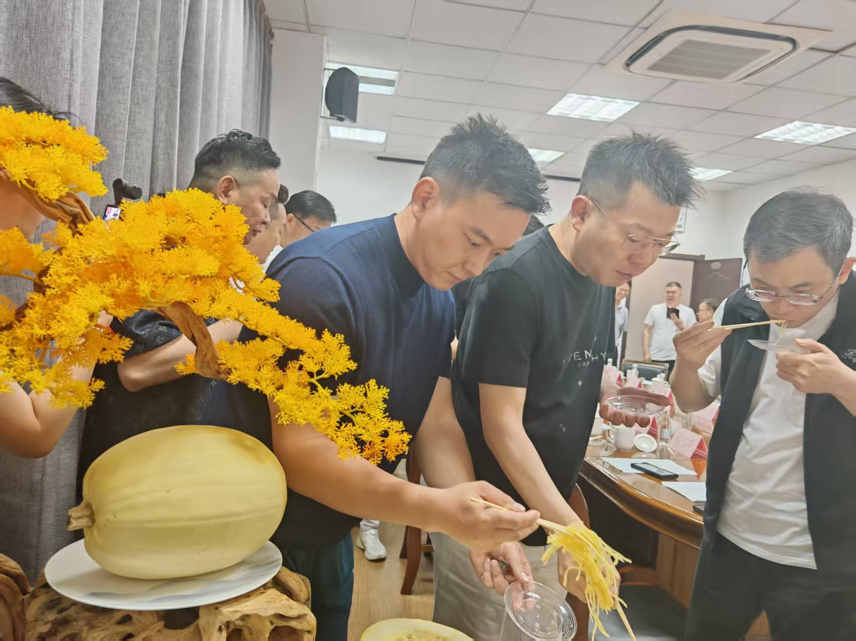 展销现场(蒋瑞 摄)