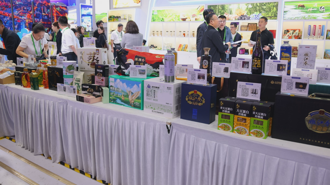 现场产品展示(范家林 摄)