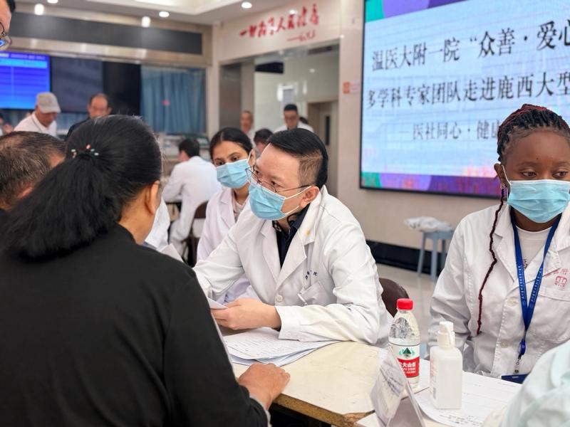 鹿西岛健康服务活动现场 (杨崇猛 摄)