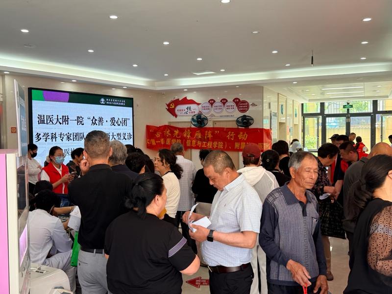 健康服务活动现场(杨崇猛 摄)