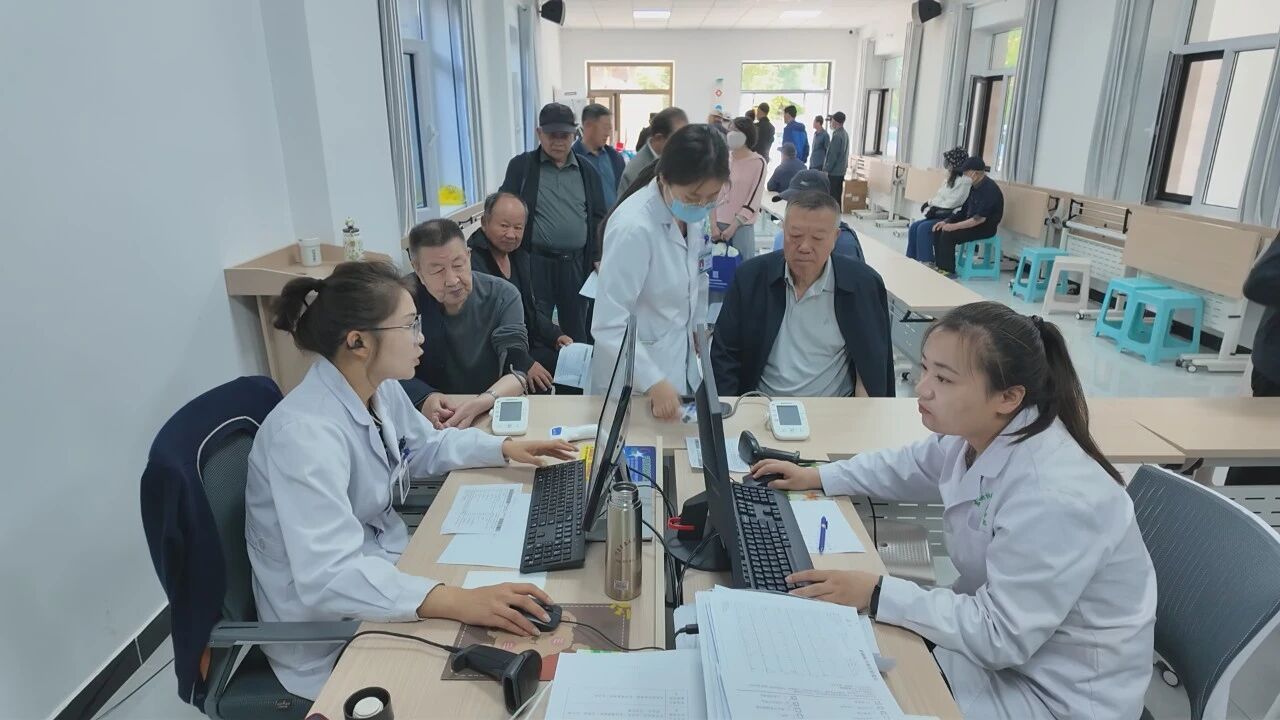 为老年人免费体检(尤恬 摄)