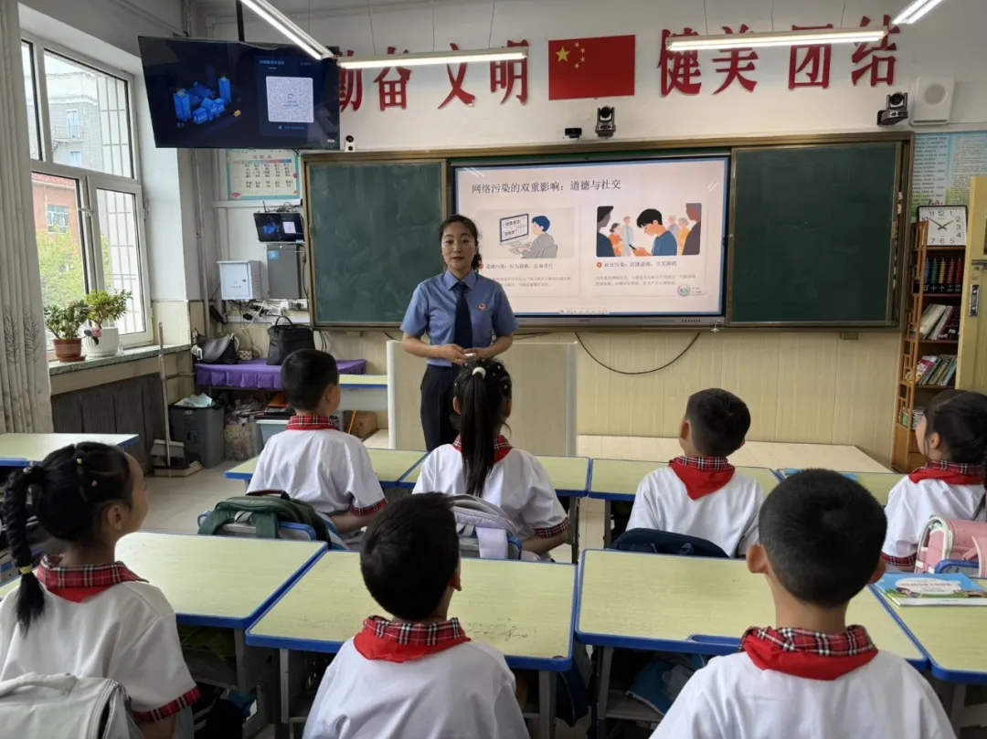 网络安全专题法治课现场(窦英杰 摄)