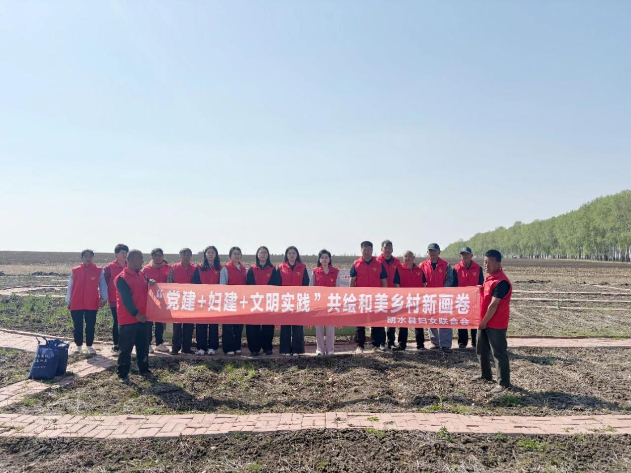 送种子现场(周子鑫 摄)