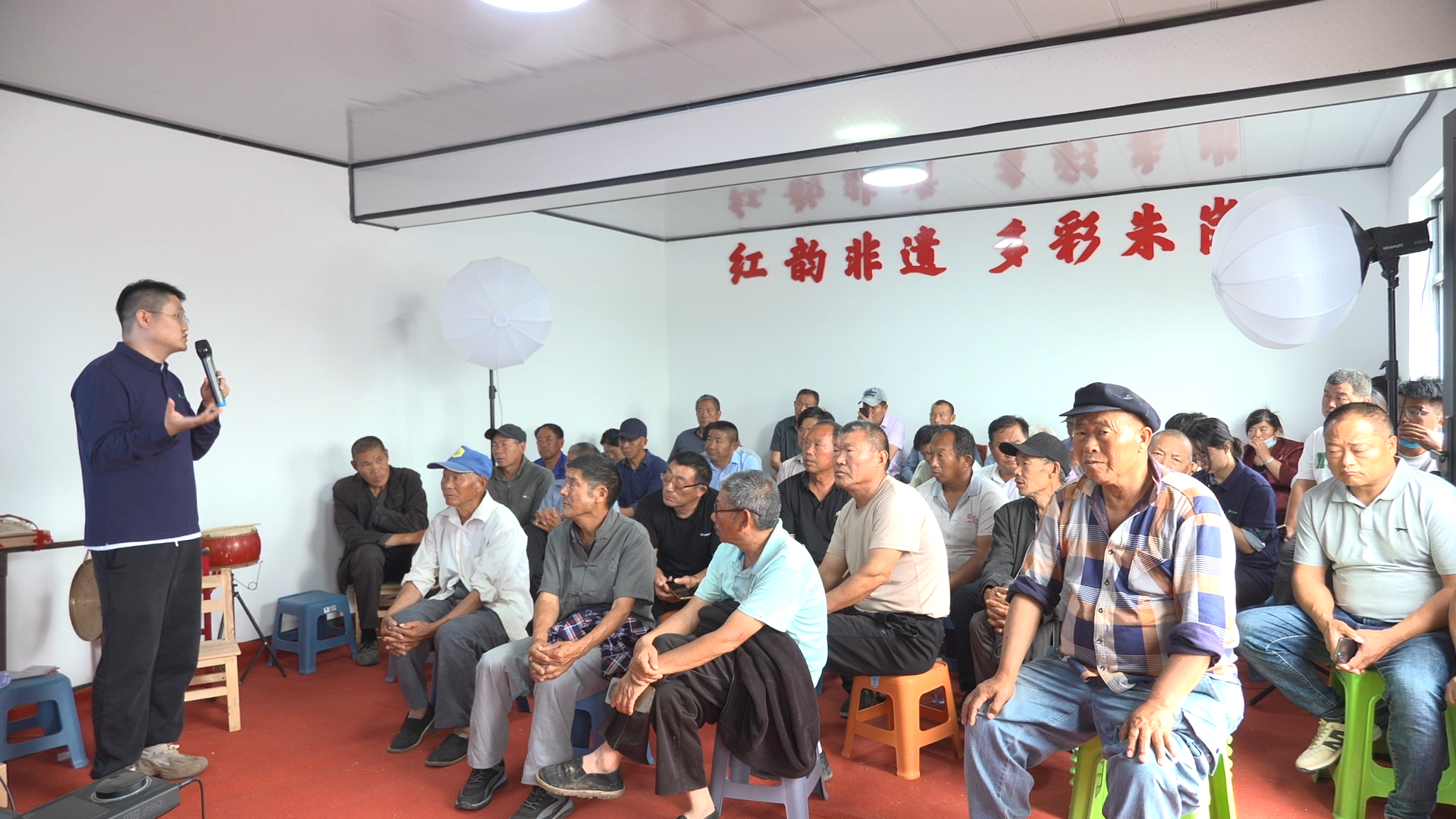 讲座现场(朱子青 摄)