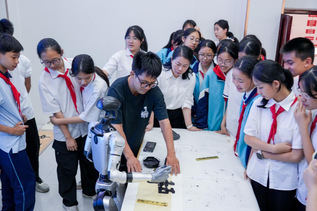 2026年万秀区社会科学普及活动周启动仪式在梧州三中举行(孔德韬 摄)
