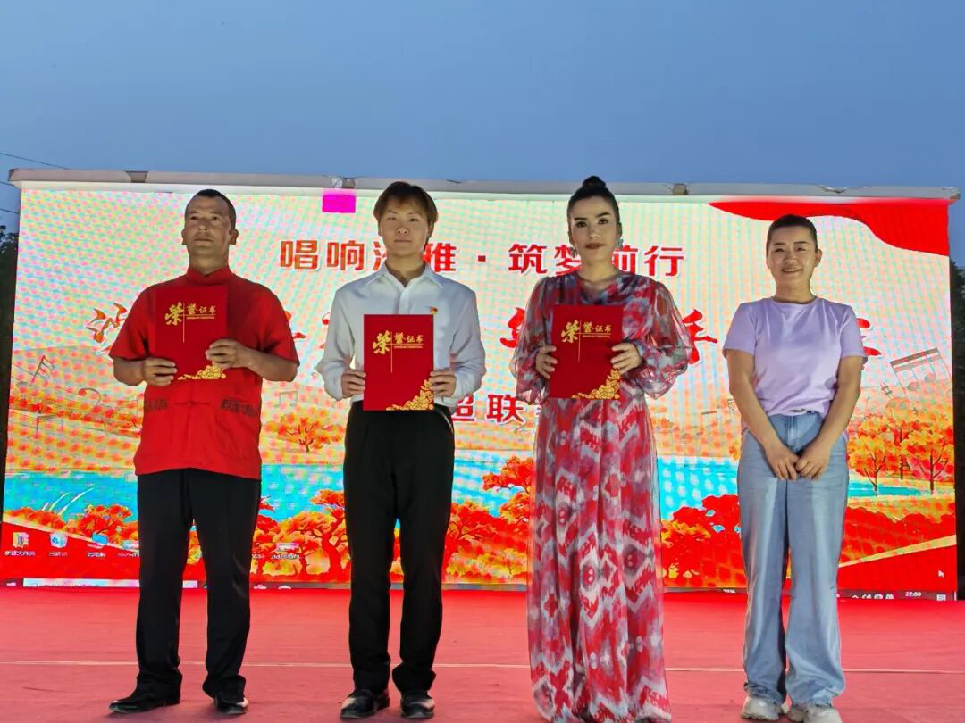经过激烈角逐,大赛最终评选出一等奖1名、二等奖2名、三等奖3名并颁奖。(苏怀印 摄)