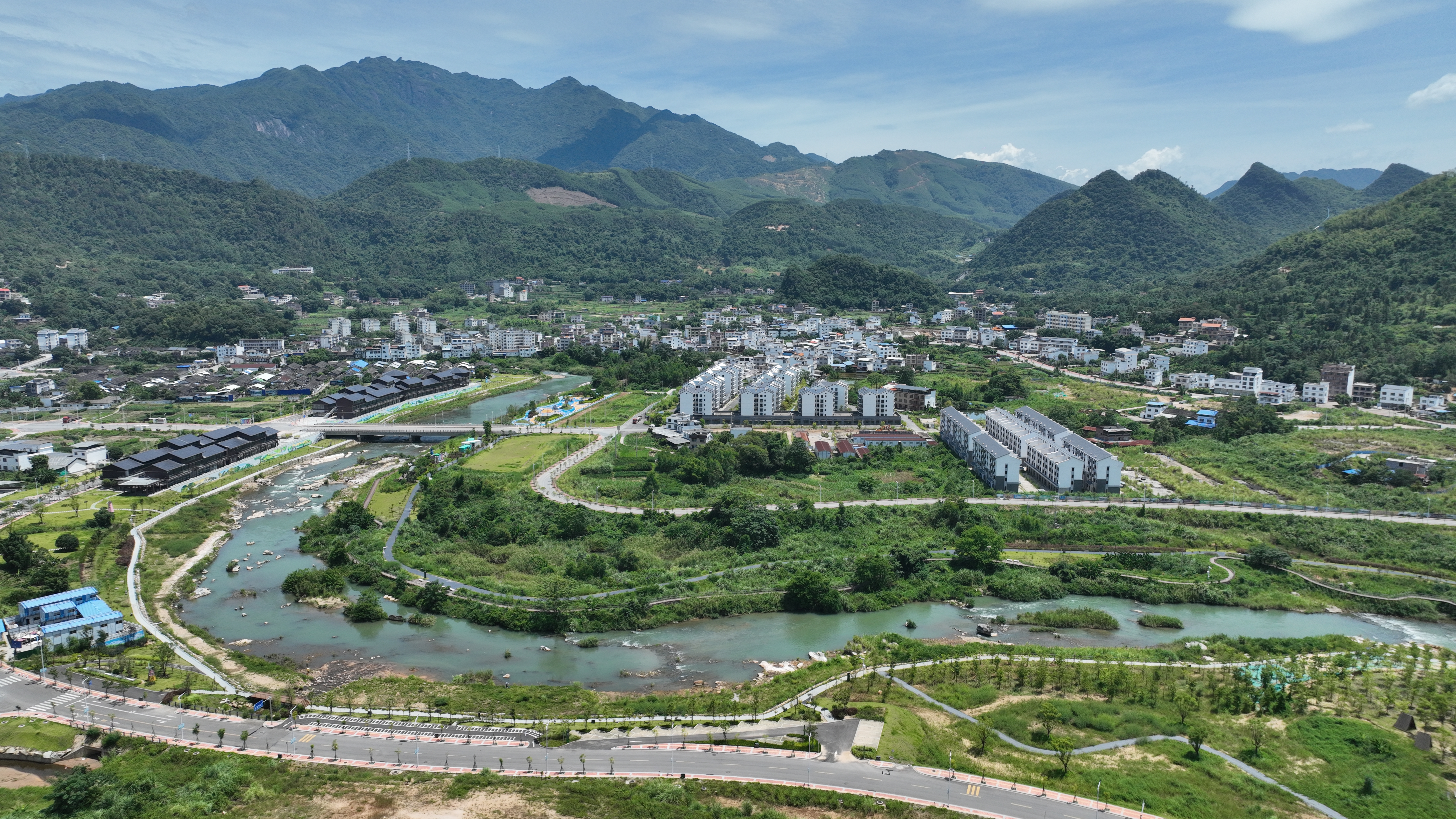 马尾河水清岸绿(陶胜平 摄)