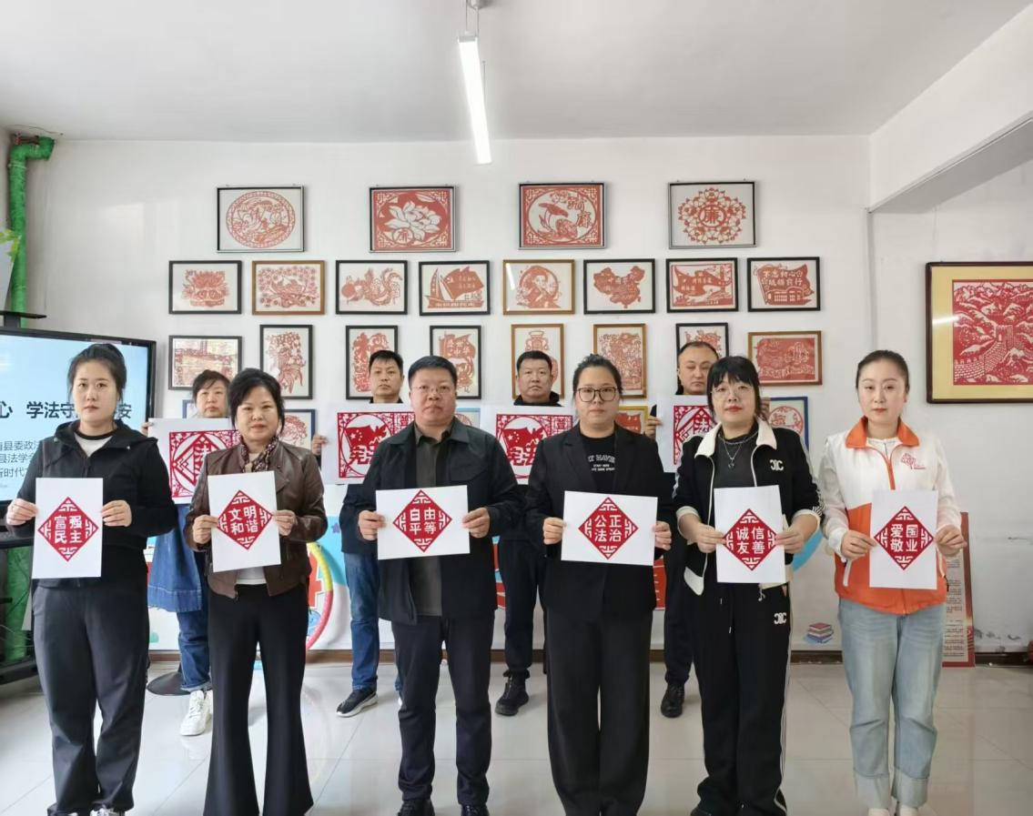 青年普法志愿者法治文化基层行活动现场(侯月华 摄)