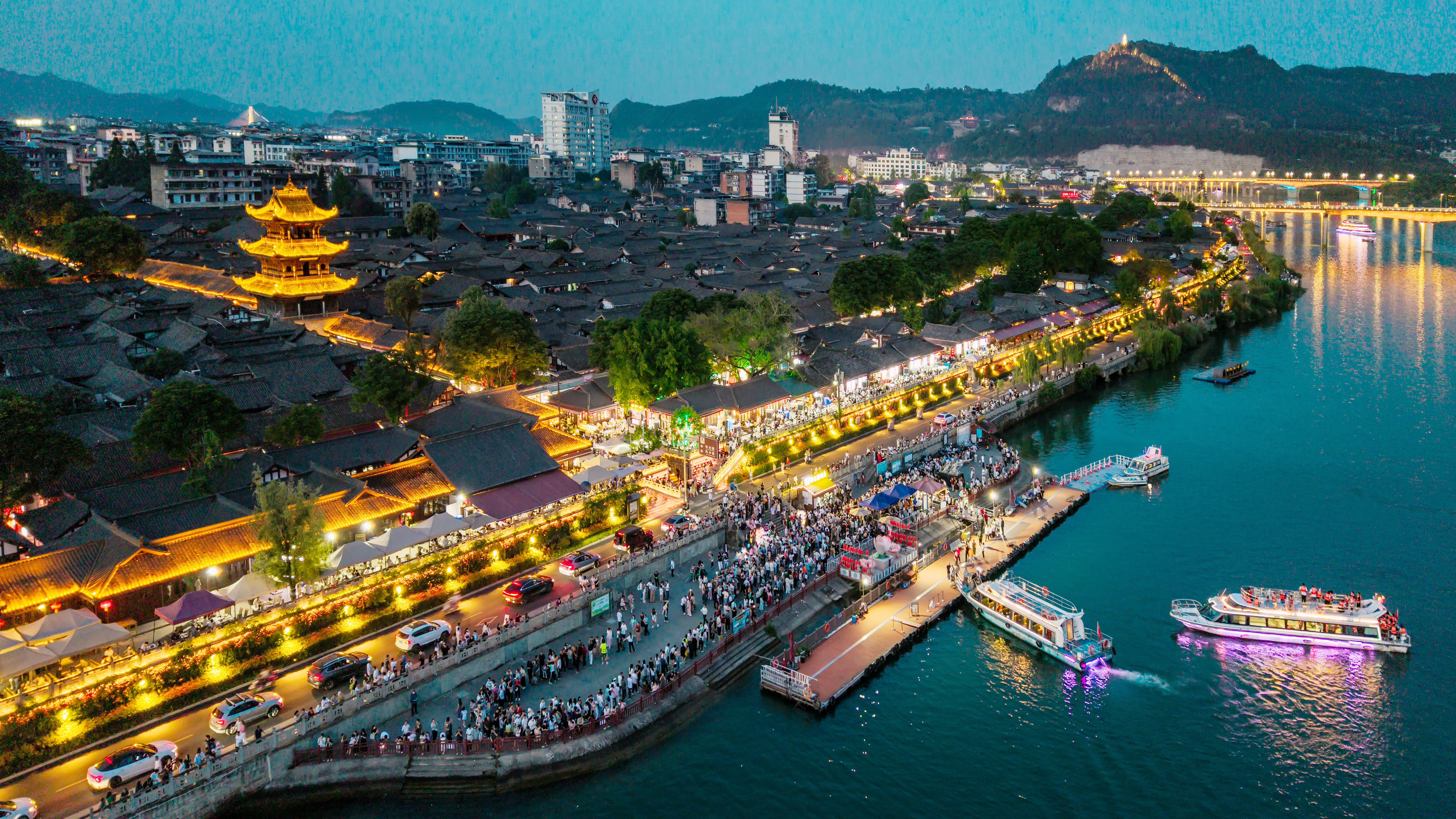 美丽阆中夜色(张晓东 摄)