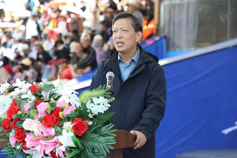 玉树州委书记马锐发表讲话 (索南拉藏 摄)