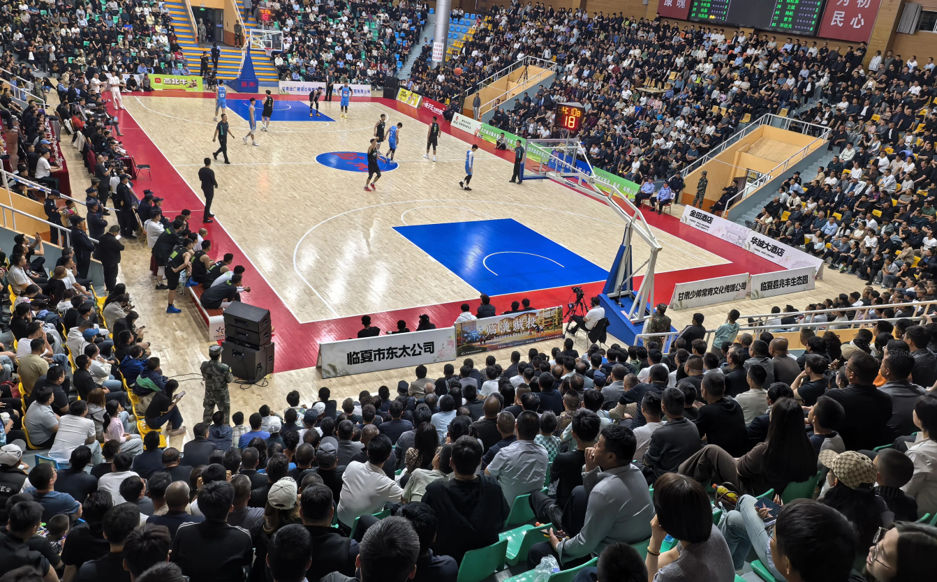 临洮县“北控杯”首届九省篮球邀请赛现场(郭立新 摄)