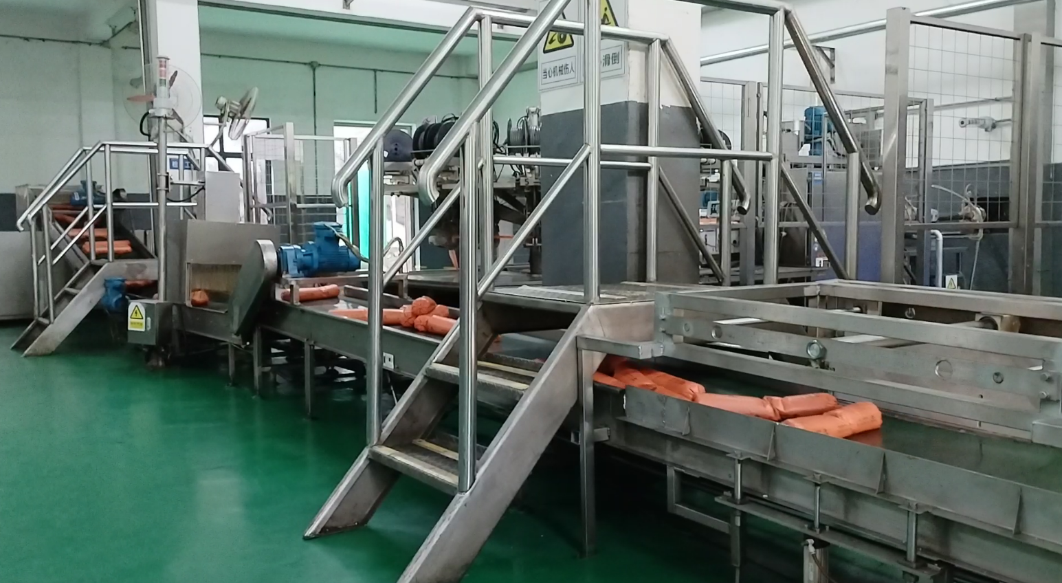 凯龙化工集团特种化工厂乳化炸药全自动生产线 (苏克环 摄)