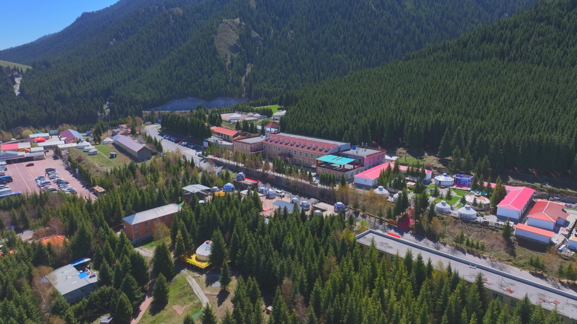 乌苏佛山国家森林公园待甫僧景区(飞尔东 摄)