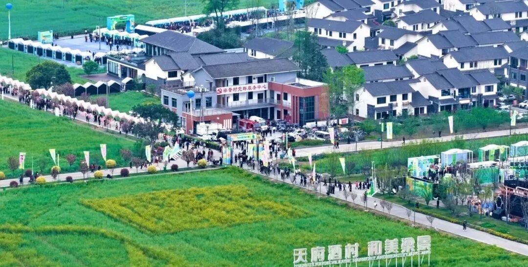 梁景村打造特色旅游目的地(邓涛 摄)
