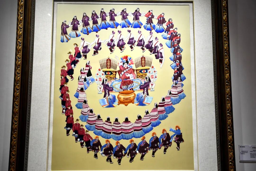 展场内的非遗绣品(伍排勇 摄)