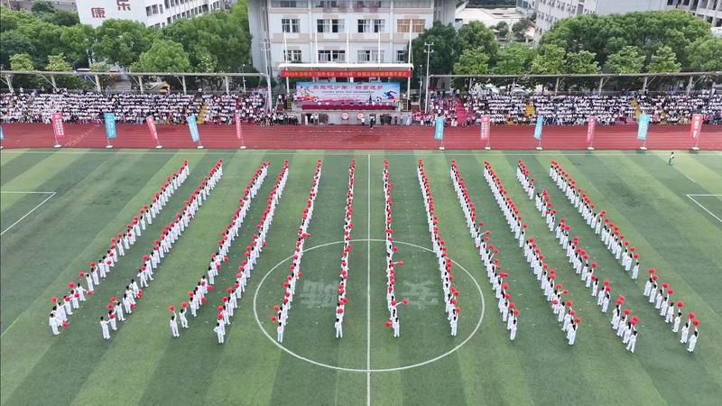2026年安陆市“新华书店·李白杯”中小学校园足球超级联赛开幕式现场(侯向东 摄)