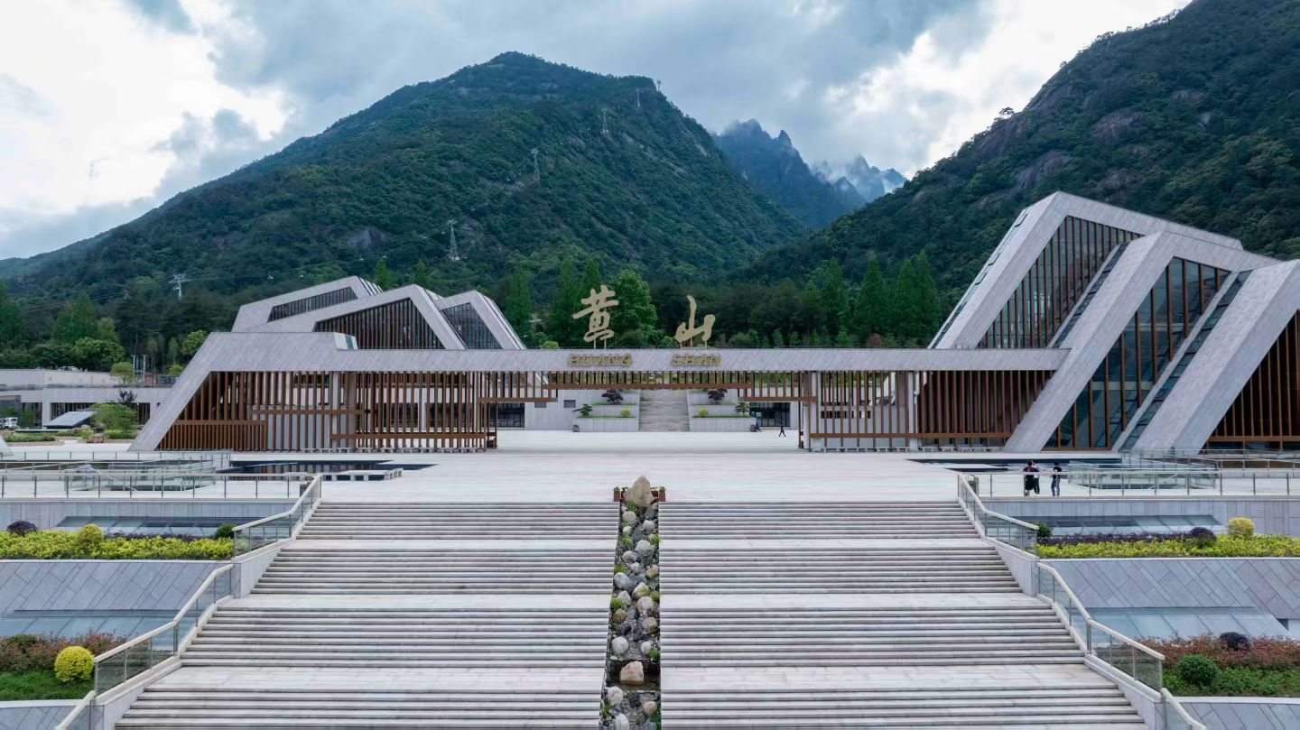 黄山东大门(唐越摄)