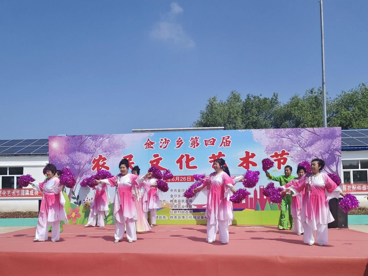乡土文艺展演,丰富群众精神文化生活。(刘爽 摄)