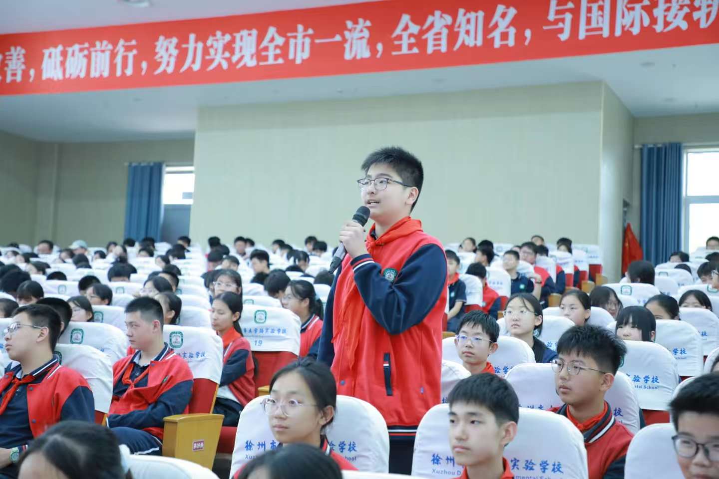 《争做王杰式好少年》红色报告活动现场(佟雯轩 摄)