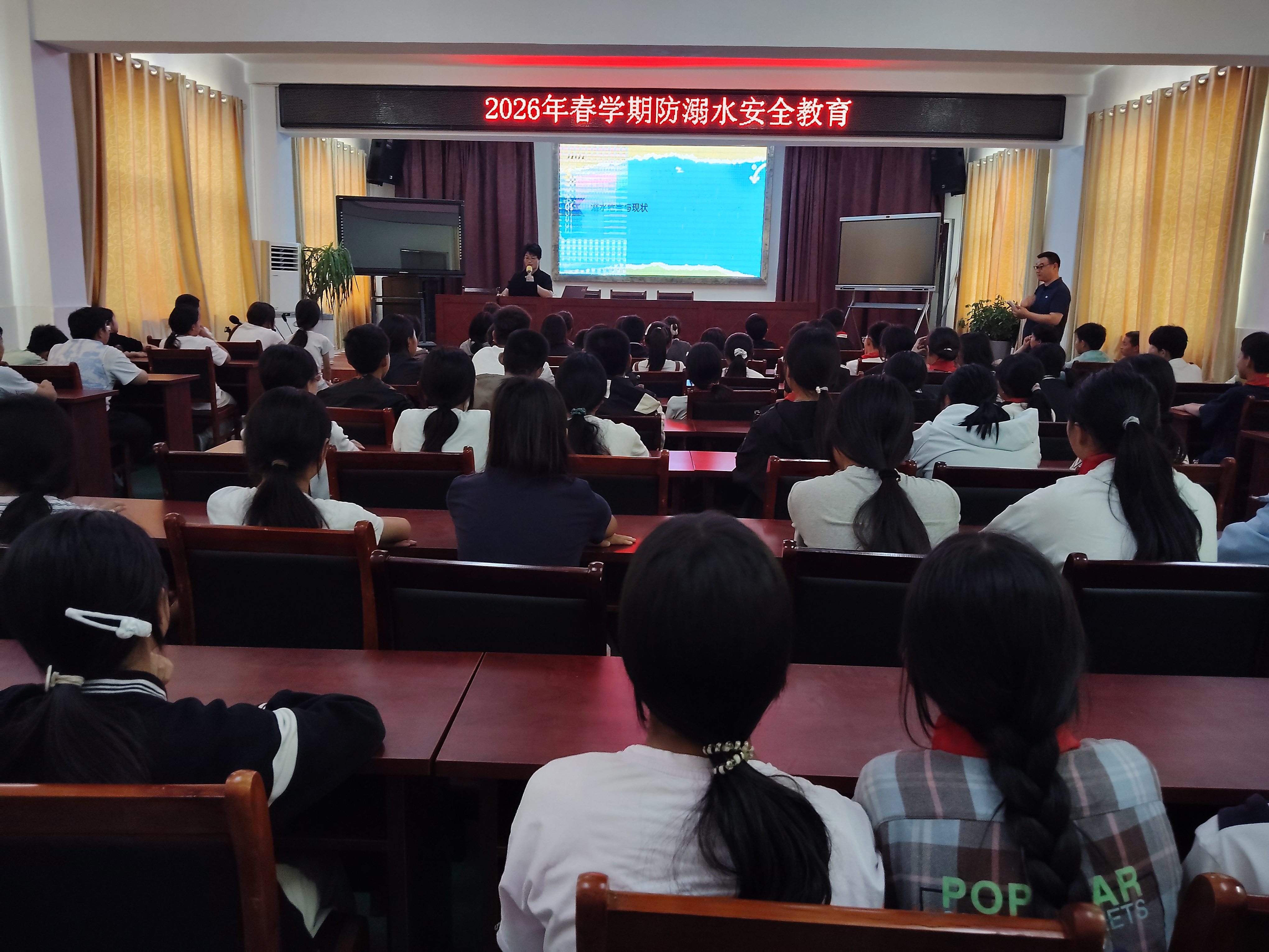 北陈集镇新时代文明实践所联合北陈集司法所进校园,开展防溺水沉浸式文明实践宣讲活动。(徐梦月 摄)