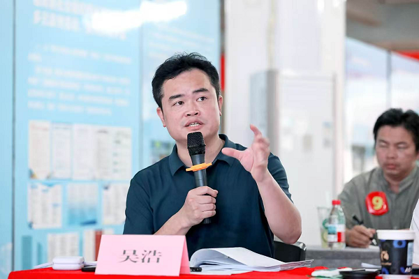 评审团现场点评(陈奇巧 摄)