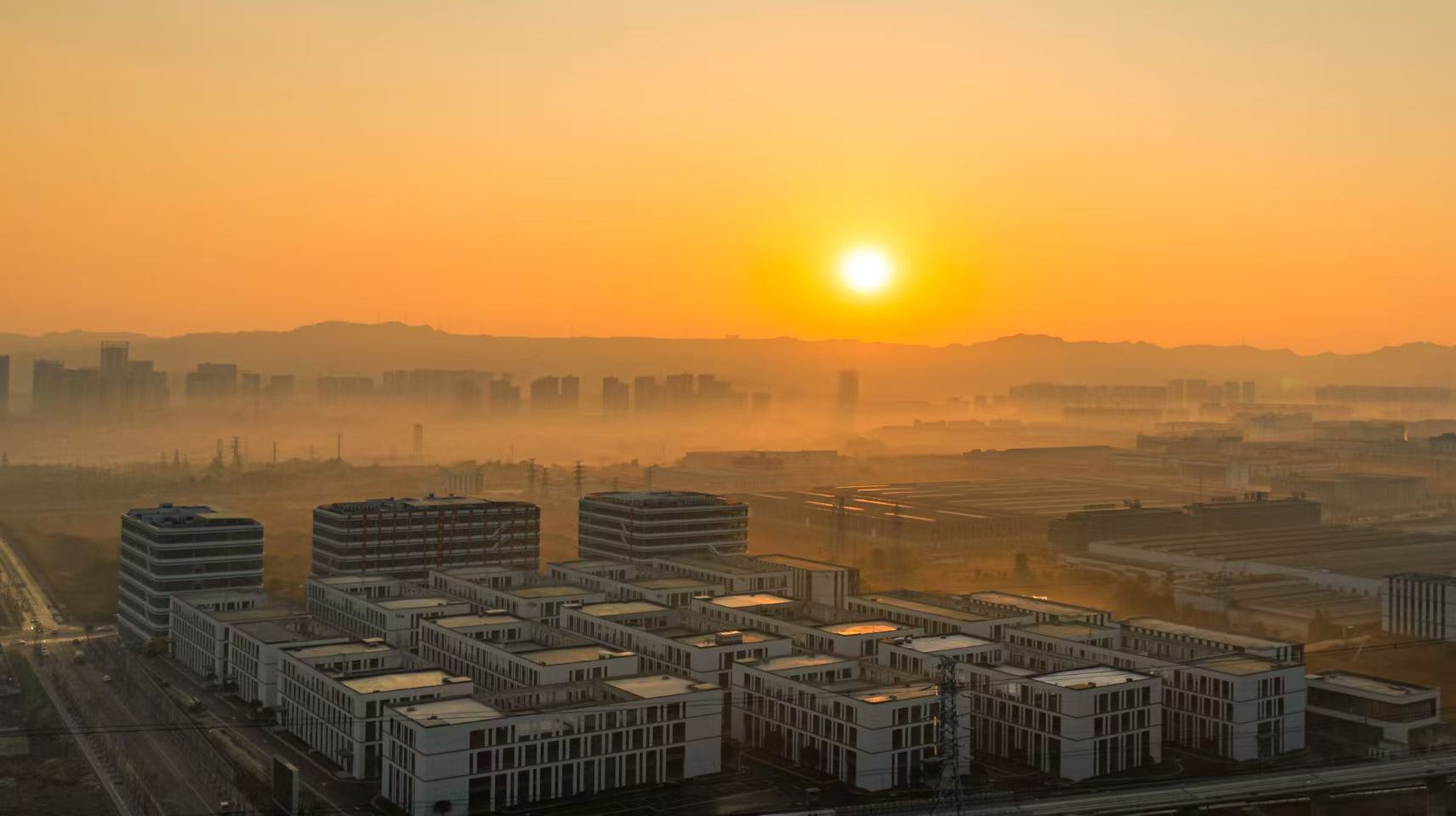 中国西部卫星产业园(翁光建 摄)