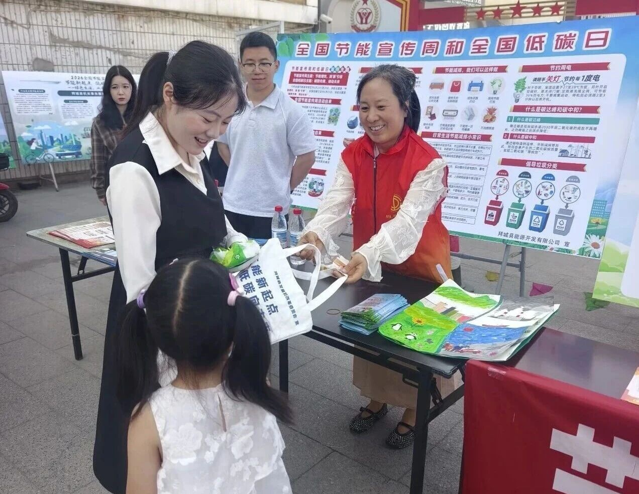宣传活动现场(艾克代·艾合买提 摄)