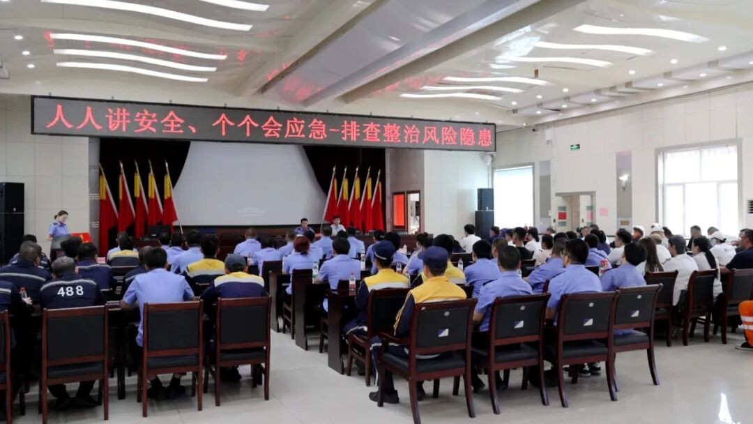 安全宣传咨询日活动现场。(布仁巴特 摄)