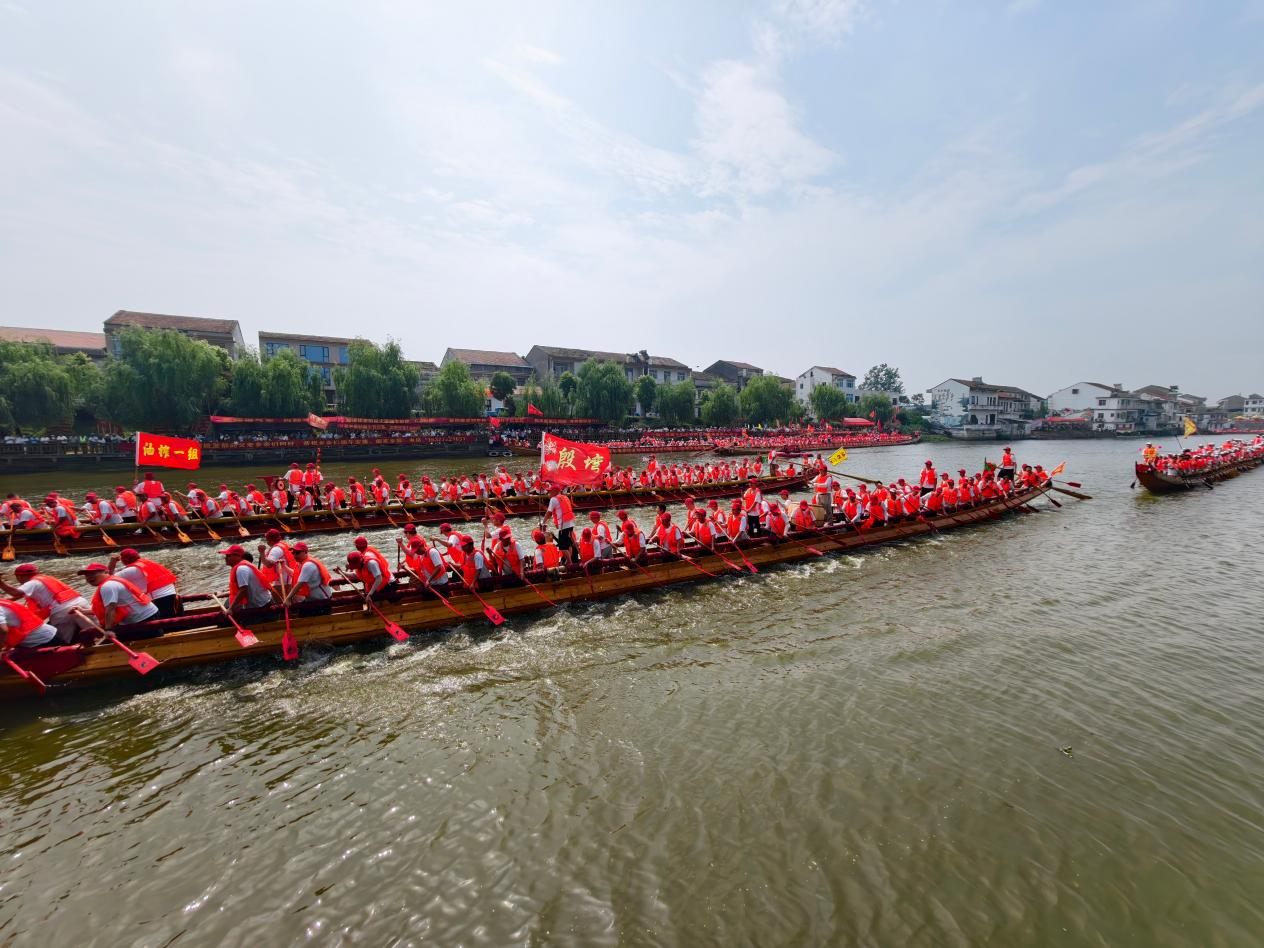 龙船集中展演活动现场(曹锦军 摄)