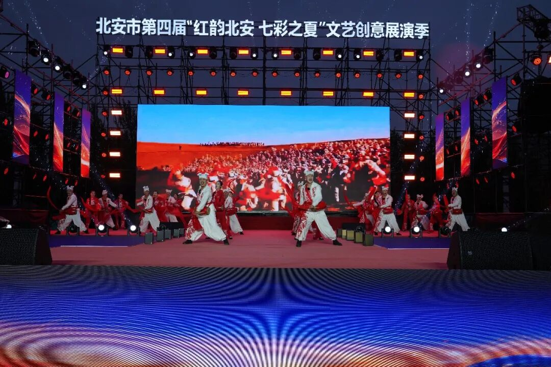 演出现场 (邹欣 摄)