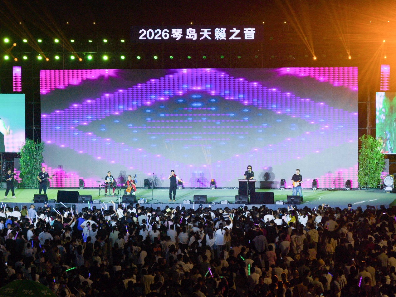 沙力博尔乐队特色曲目点燃全场 (司伟 摄)