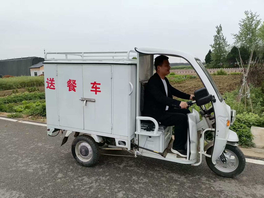 宋埠镇李钊村建立免费送餐上门机制 (陈珏 摄)