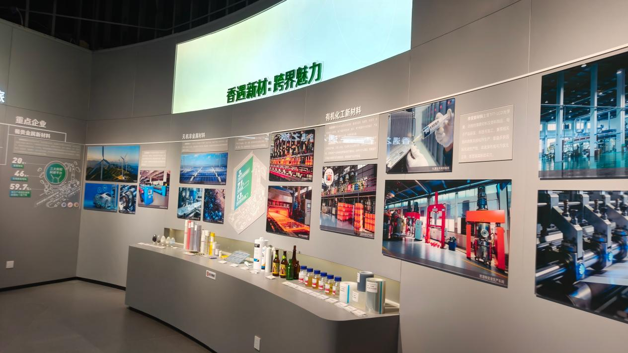 吉水县香料香精产业促进中心产品展示区一角(曾庆华 摄)