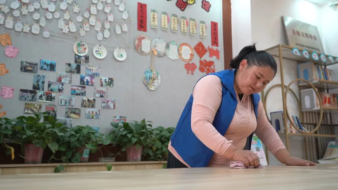 茹克艳木·买哈买提正在工作(艾克拜尔·买买提 摄)